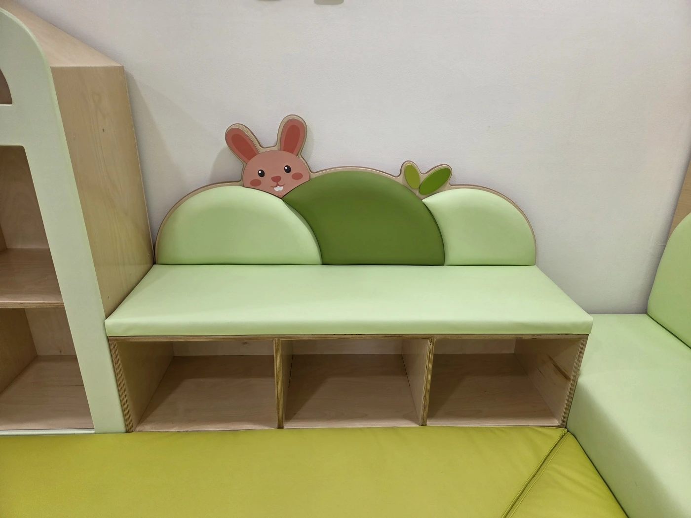 숲속 토끼 소파벤치