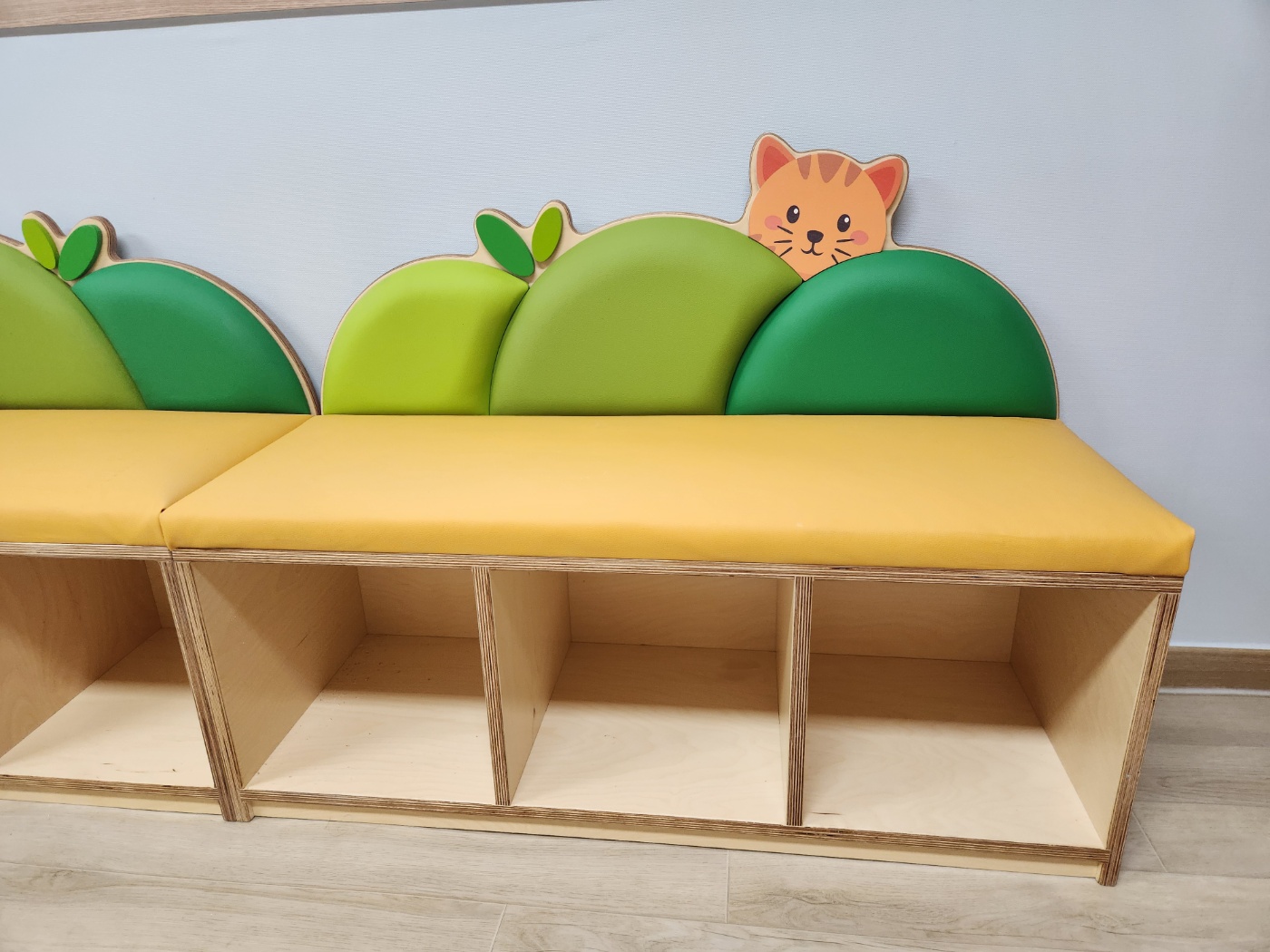 숲속 고양이 소파벤치